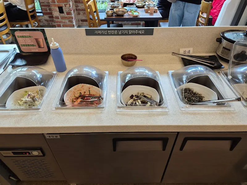 신선한 쌈 채소를 마음껏 가져다 먹을 수 있는 셀프 코너