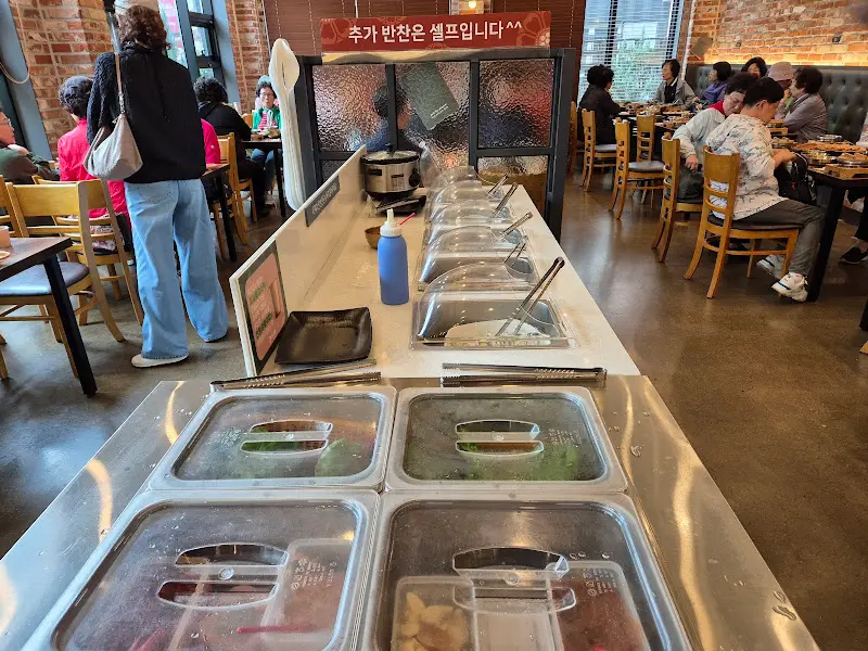 추가 반찬은 셀프입니다