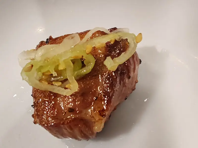 초원의 우설과 양파절임