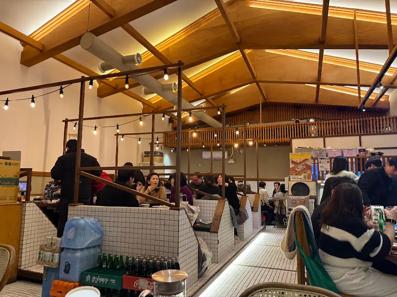 넓고 쾌적한 매장 내부