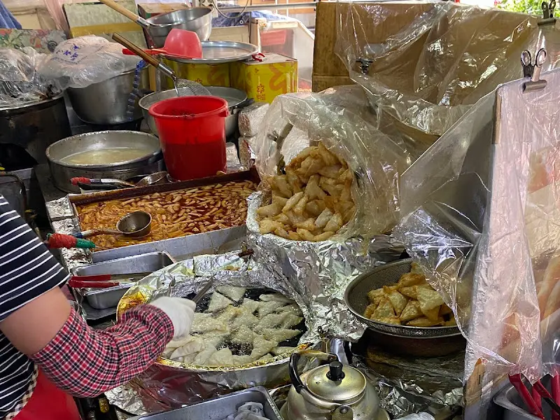 달고떡볶이 떡볶이와 만두 조리 모습