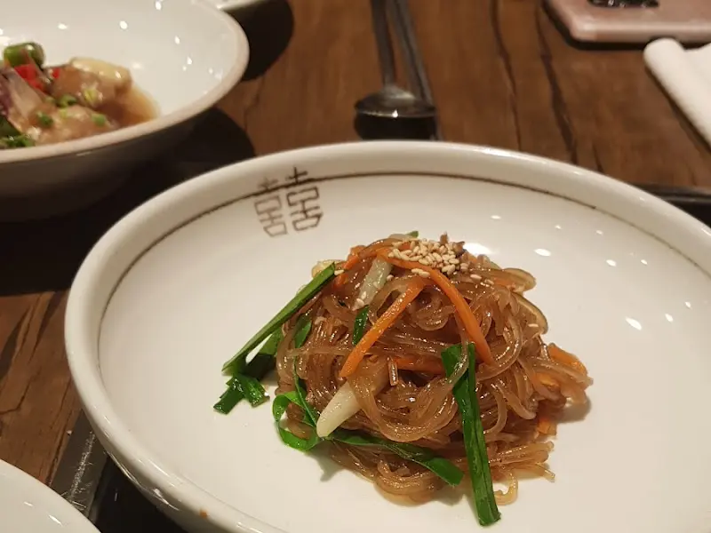 정갈하게 담긴 잡채