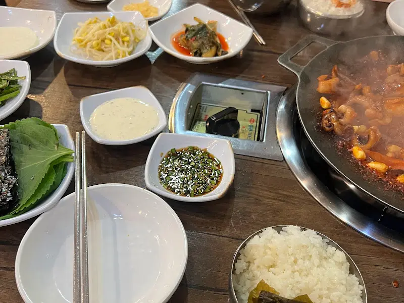 쭈꾸미볶음과 밑반찬