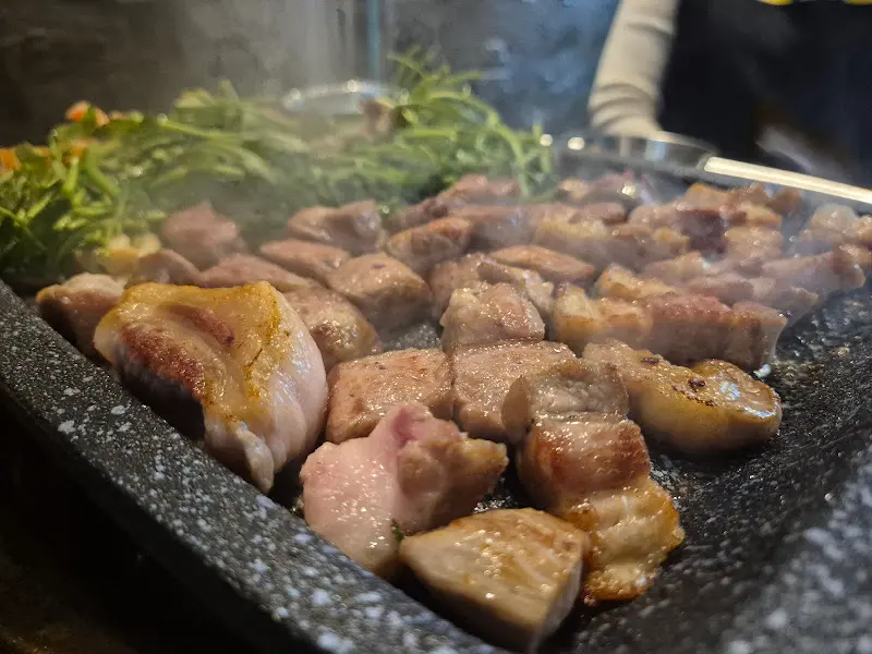 육즙 가득한 숙성 삼겹살