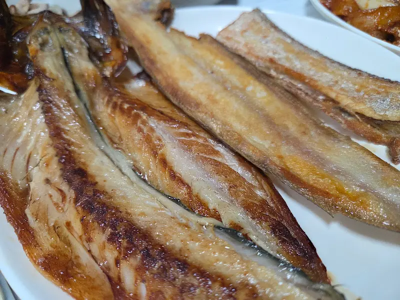 노릇하게 구워진 생선