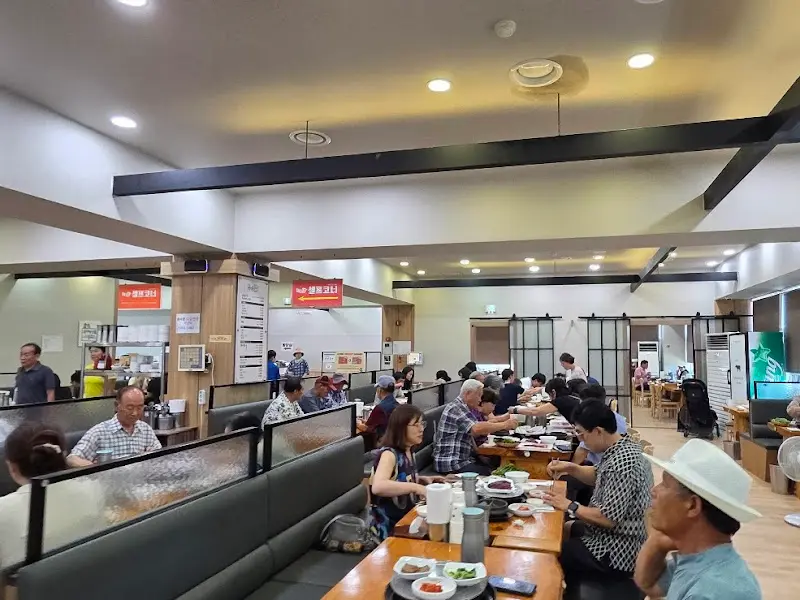 미소고산 한우마을 정육식당 내부