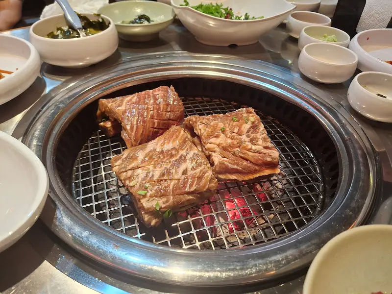 노릇노릇 익어가는 갈비