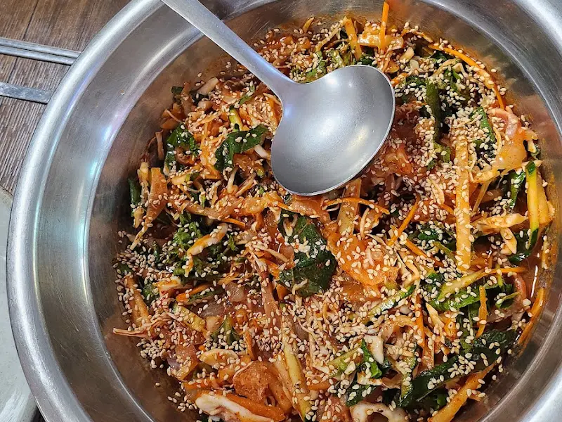 푸짐한 물회 한 그릇