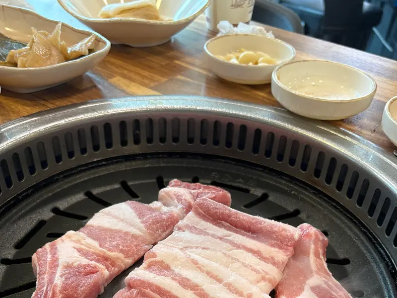 깔끔한 매장 내부