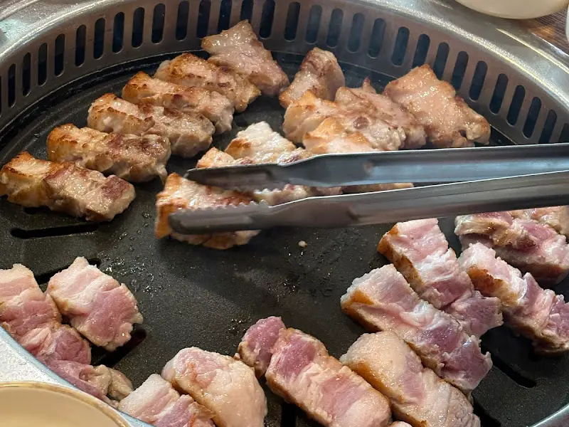 맛있게 구워진 삼겹살