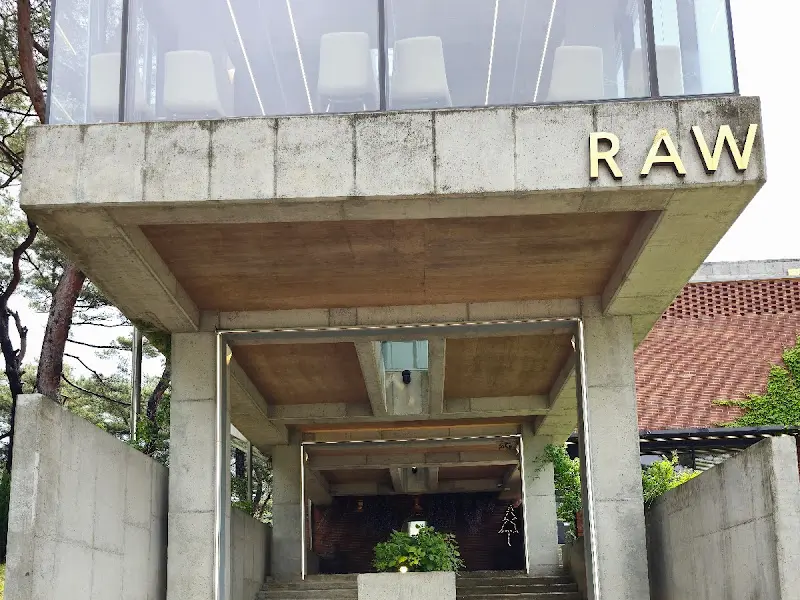 카페 로우 입구