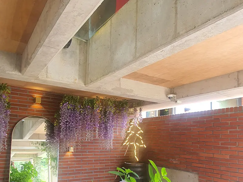 카페 내부 인테리어