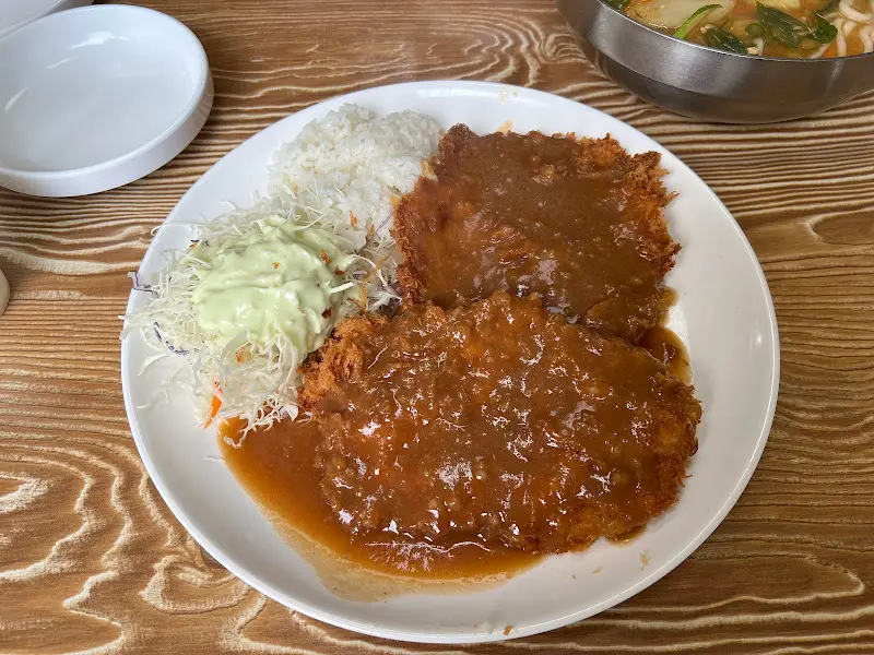 푸짐한 돈까스 한 상