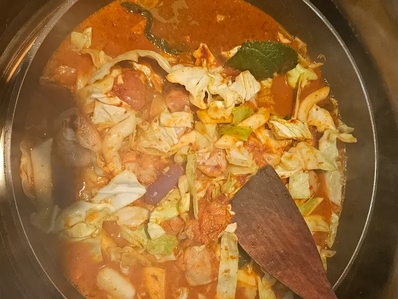 닭갈비볶는모습