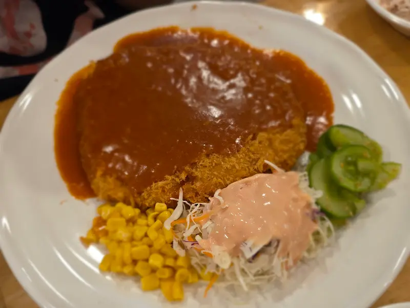 돈까스 한 상 차림