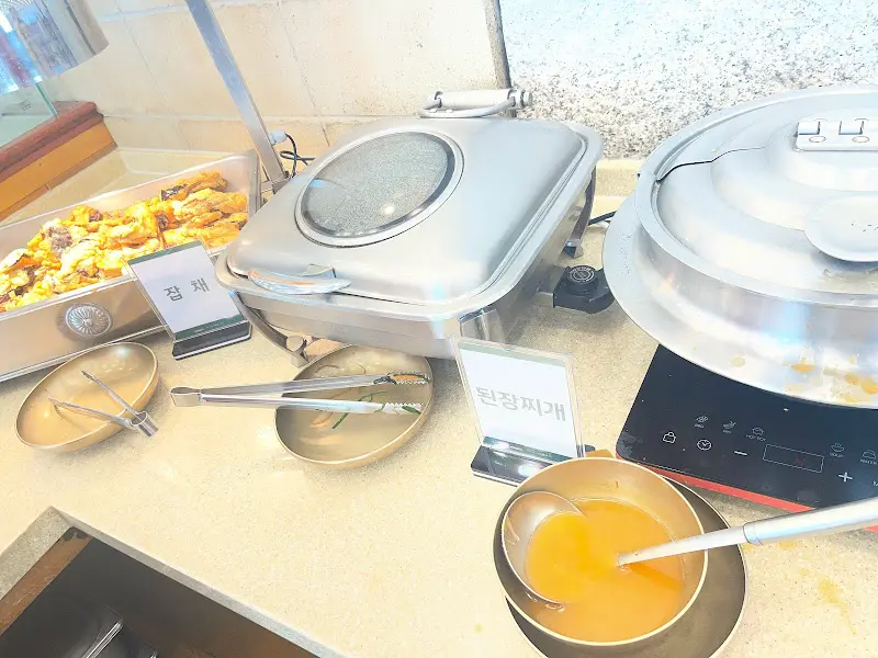 다양한 반찬 코너