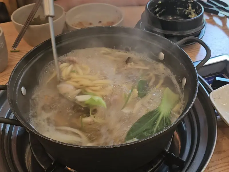 해신탕이 끓고 있는 모습