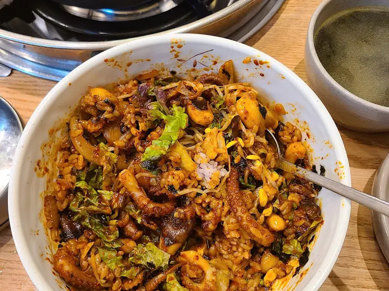 맛있게 볶아진 쭈꾸미 볶음