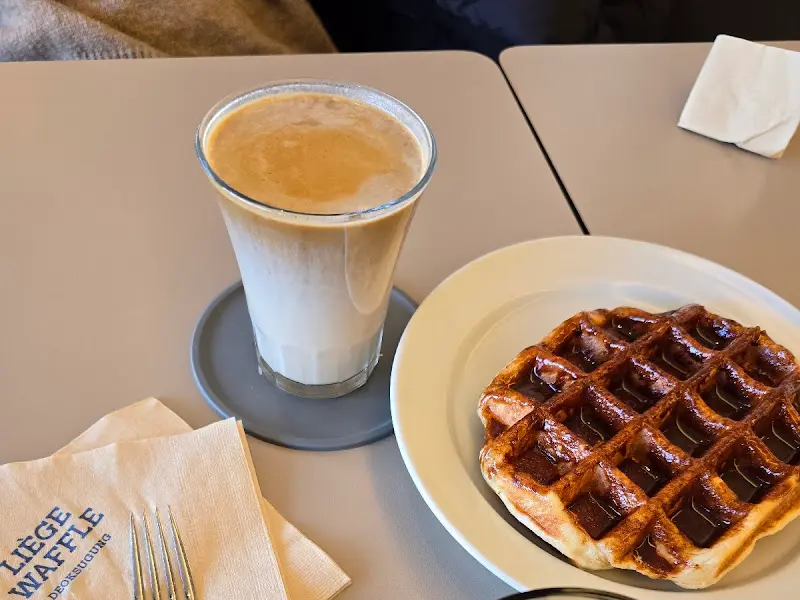 플레인 와플과 라떼