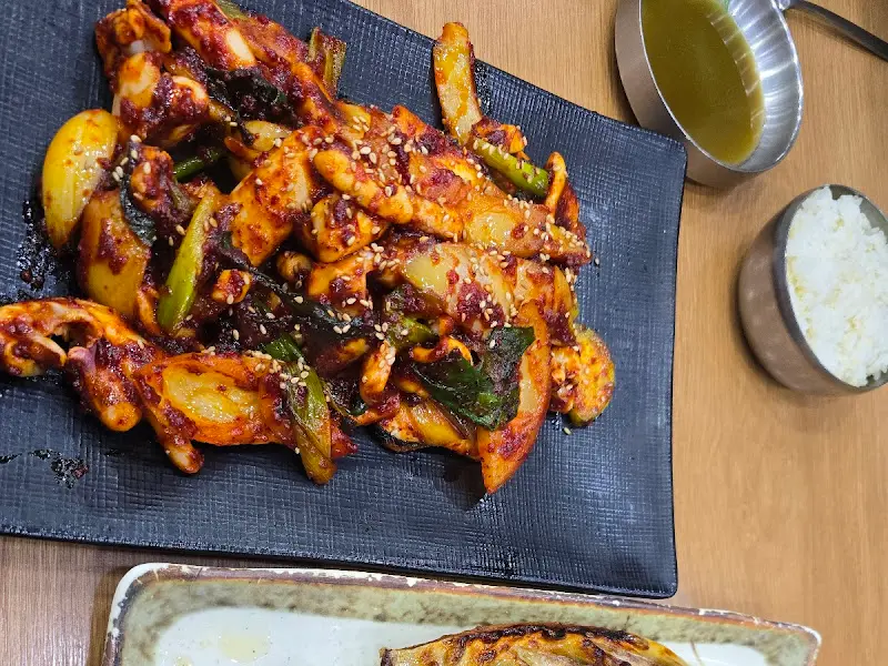 매콤한 오징어볶음