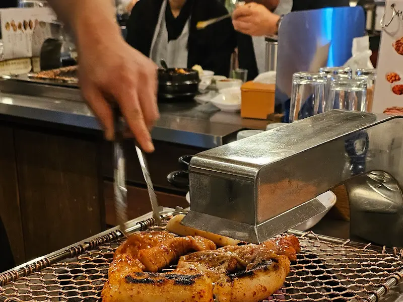 직원분이 직접 구워주는 마늘 소갈비