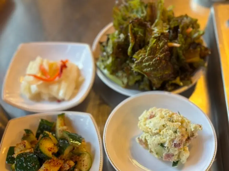 정갈하게 차려진 밑반찬