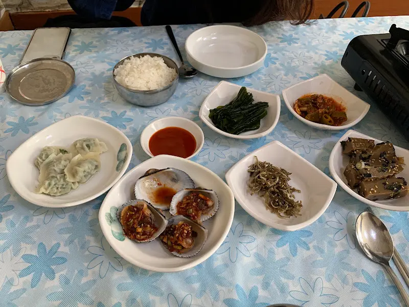 다채로운 밑반찬의 향연