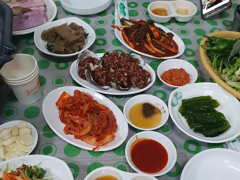 푸짐한 밑반찬 한상차림