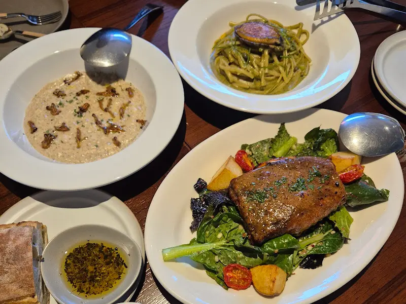 전복 게우 파스타, 연어 스테이크, 리조또