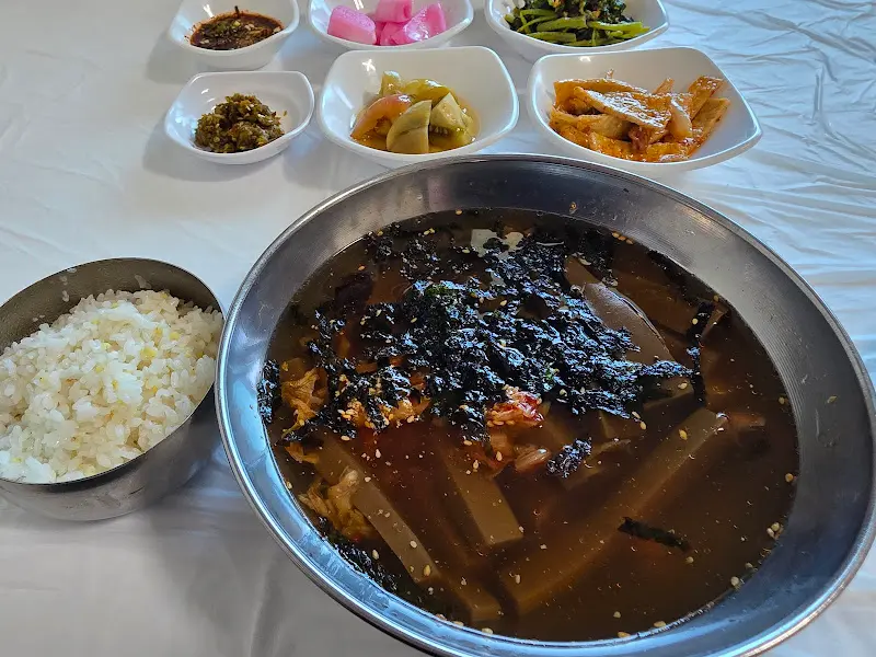 푸짐한 도토리묵밥 한상차림