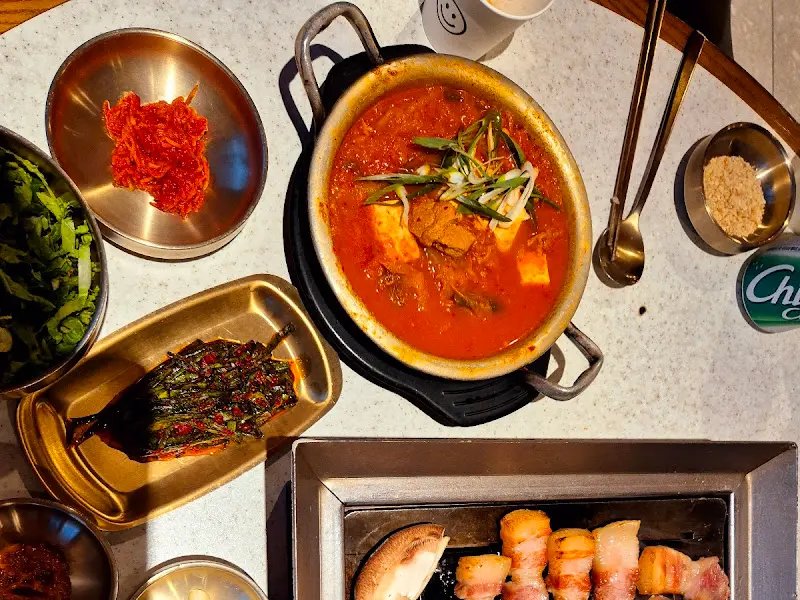 흑돼지와 김치찌개