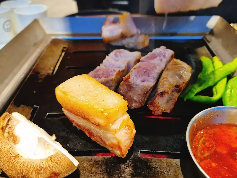 불판 위의 흑돼지