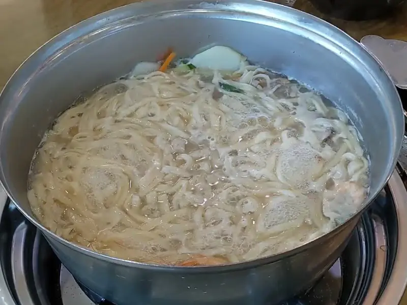 홍두깨 칼국수의 비주얼