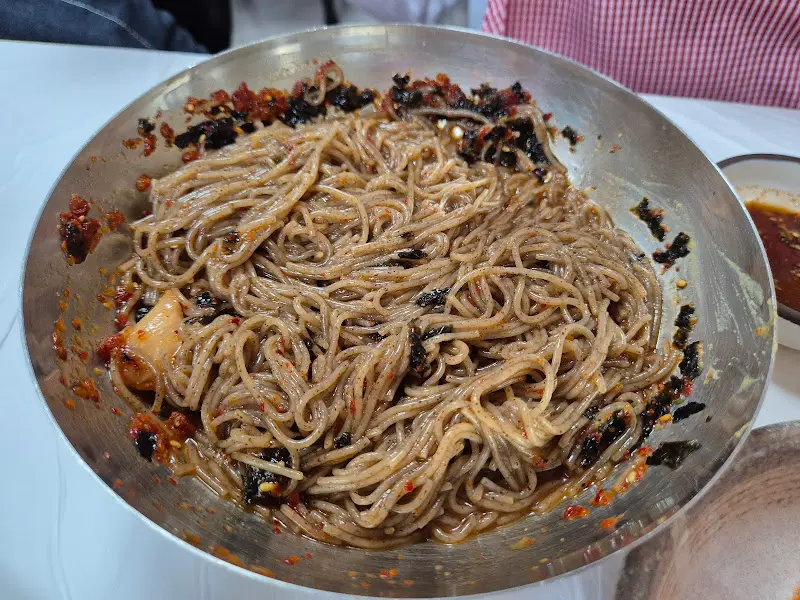 비빔 막국수 근접샷