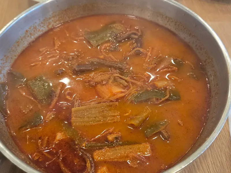 건더기가 푸짐하게 들어간 육개장