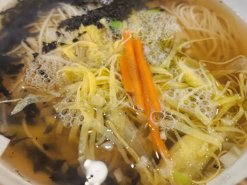 깔끔한 맛이 일품인 잔치국수