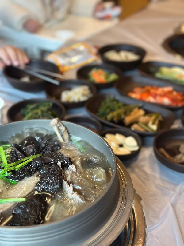 능이오리백숙 한 상 차림