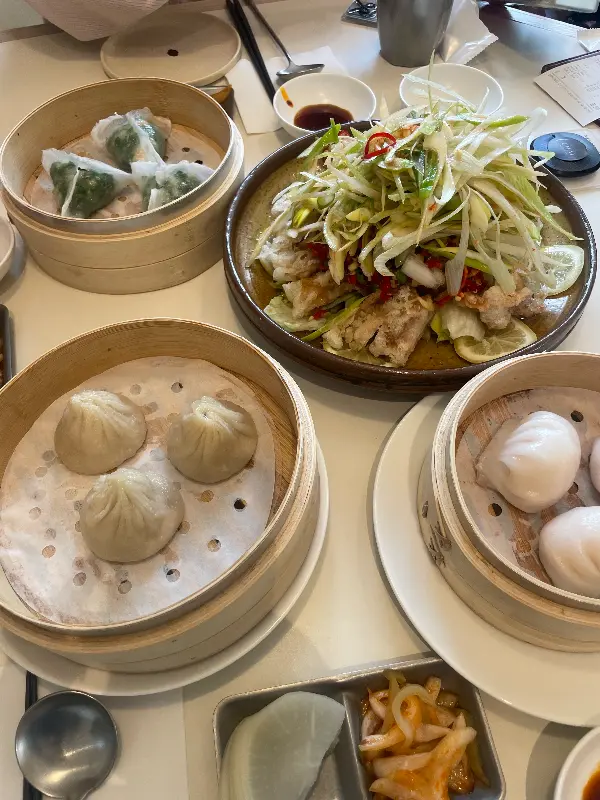 다양한 딤섬과 유린기