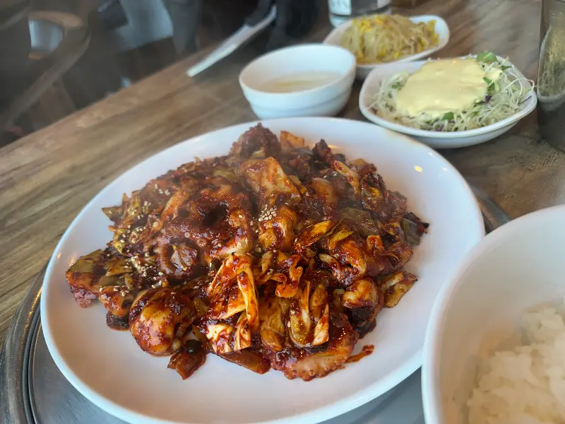 매콤한 낙지 덮밥