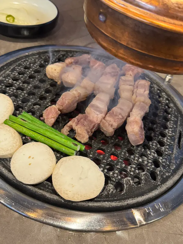식욕을 자극하는 비주얼의 삼겹살
