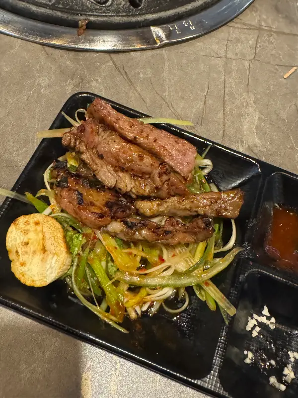 숯불에 구워 더욱 맛있는 삼겹살