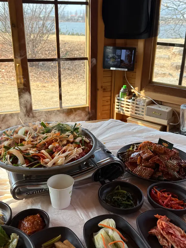 방갈로에서 즐기는 오리불고기