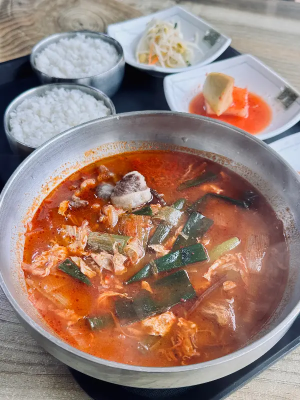 청춘육개장 기본 상차림