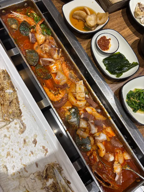 깔끔하고 세련된 내부 인테리어