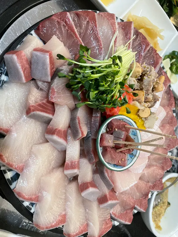 대방어 모듬회 한상차림