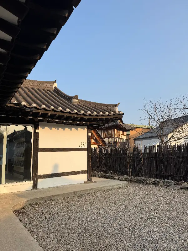 카페 외부 전경