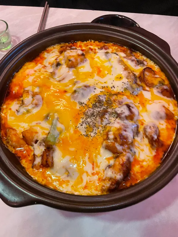 푸짐한 양을 자랑하는 모모룸의 메뉴