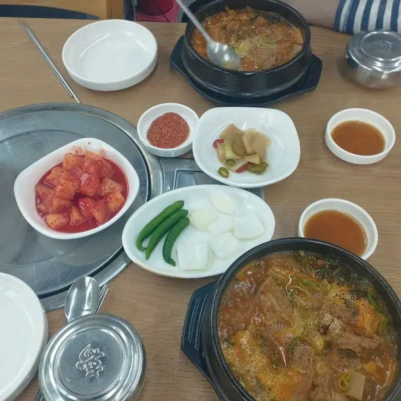 푸짐한 감자탕 한 상