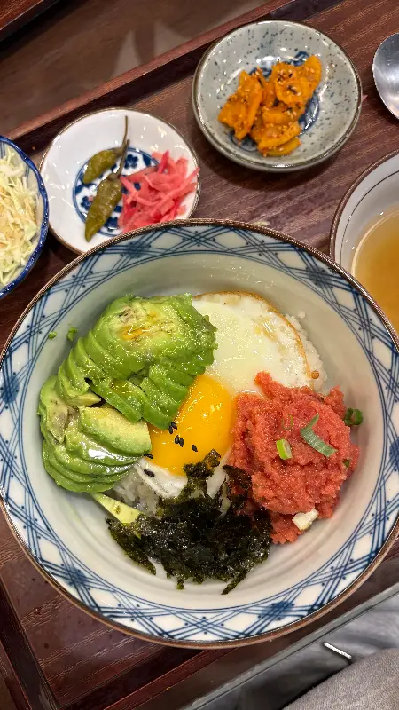 아보카도 명란 덮밥