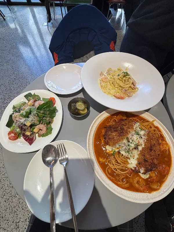 테이블 가득한 음식